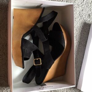 Size 10 Nine West wedges​